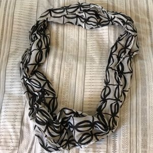 NWOT Black and white infinity scarf